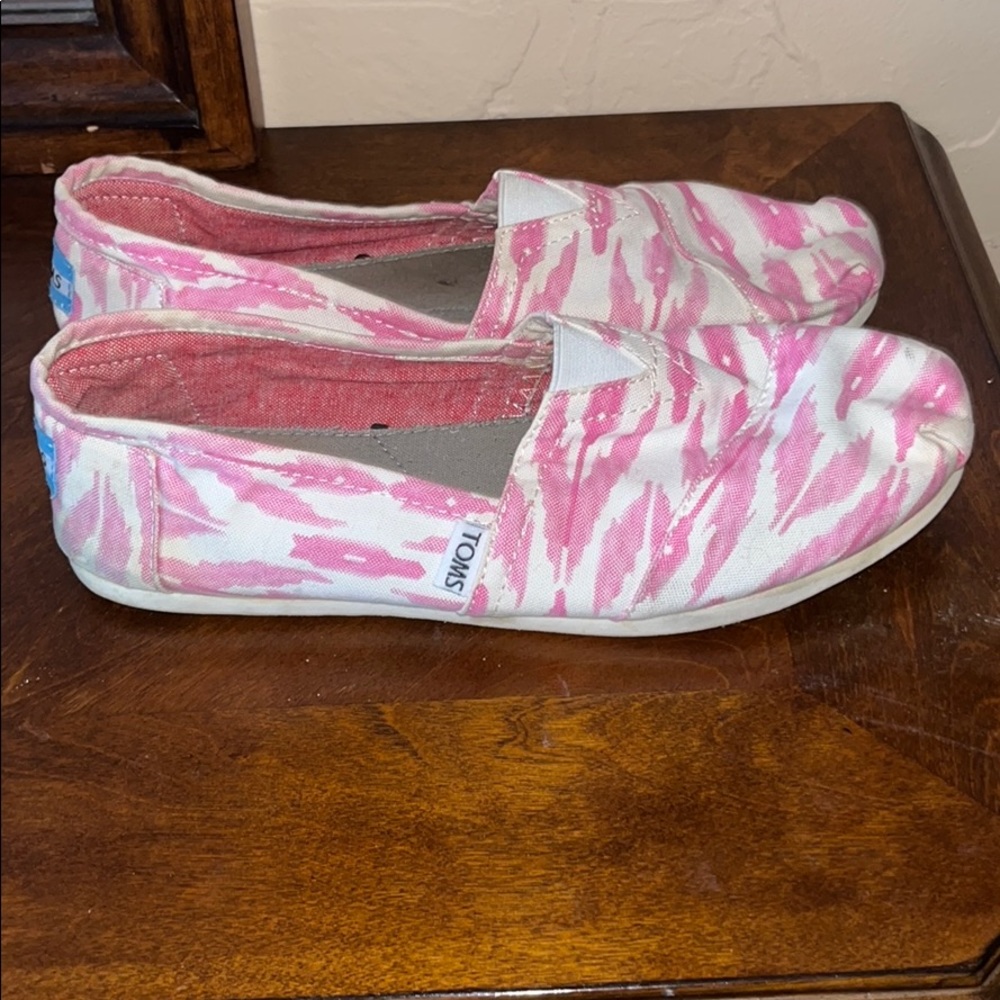 Toms tie dye print canvas shoes size 9W